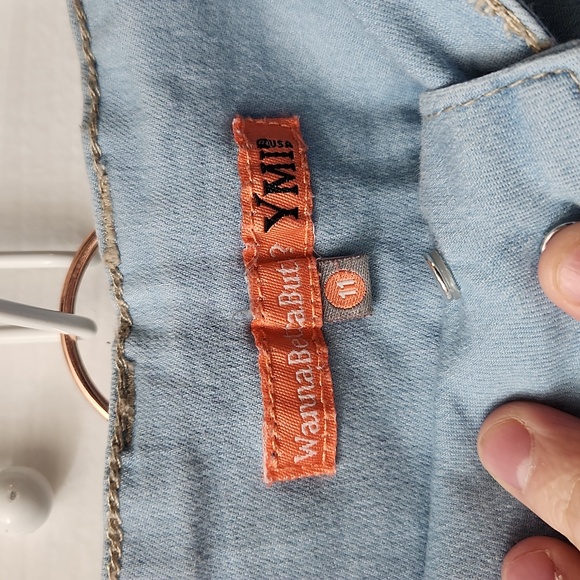 Light wash jeans - Picture 3 of 6